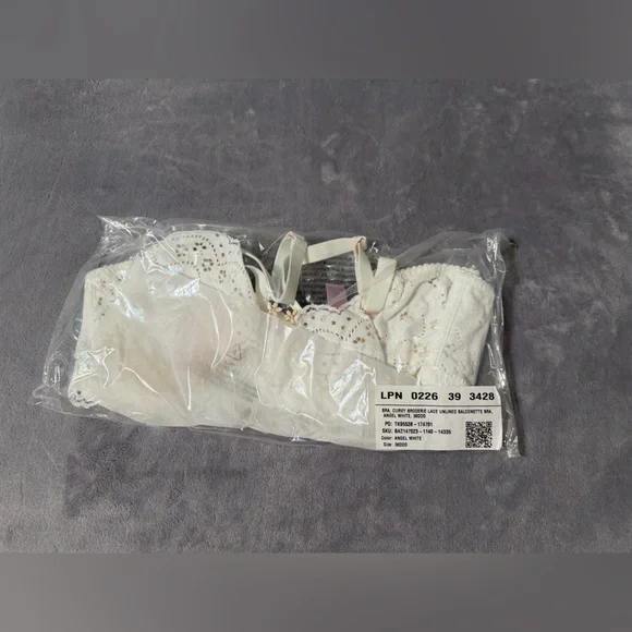 Lace Underwire Bra in White - SXF - Picture 7 of 14